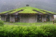 Норвежский домик / Условия : за стеклом..дождь