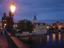 Вечерняя и неповторимая Прага / Романтичный Карлов мост.