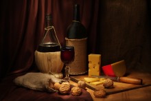Вино и сыр / Натюрморт с вином, сыром и грецкими орехами