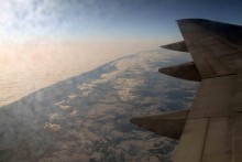 ...зима в иллюминаторе видна... / окончание зоны облачности на высоте 10 000метров
