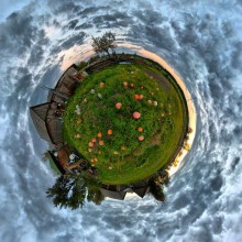 Pumpkins / Сферическая панорама в проекции маленькая планета.
Рекомендуется просмотр во флеше
http://sferitus.com/panorama/nature/iodchiki_pumpkins.php