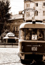Трамвай номер два / Летний Львов. Атмосфера, которая не меняется годами.