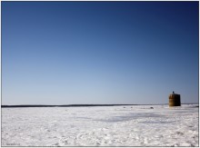 Как-то пустынно / До боли синее небо, белый снег