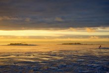 Цвет зимнего моря / Финляндия - страна ста тысяч островов. И зимой она может быть всего в двух цветах: в приятных серых оттенках или белом небе с белым снегом на льду.
К слову, в каждом из них своя прелесть.