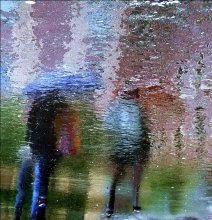 дождь в городе / отражение на мокром асфальте, усилена яркость