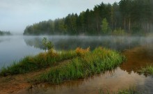 Утро на Исаевской плотине / Туман долго стоял над водою....