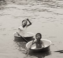 ...три мудреца в одном тазу...а нет,не три,а два,и в разных... / Камбоджа,озеро Томлесап,плавучая деревня