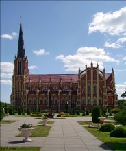 Белорусская жемчужина. / Этот храм в Гродненской области, Островецком районе, д.Гервятай по праву можно назвать Белорусской жемчужиной.
Вокруг костёла очень красивый мини ботанический сад.
Благодаря лишь ксендзу и его помошнику здесь такая красота.