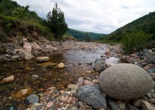 Река Струма исчезает в землю / Карстовая местность, река уходит в землю, чтоб снова появиться несколько километров ниже
