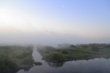 Туман над рекой. / Туманное пасмурное утро.