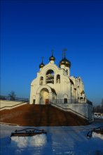 Белый... / Храм Святой Троицы.