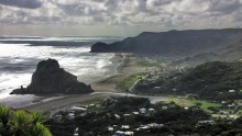 Пляж Пиа / Снимок сделан на Северном острове Новой Зеландии в местечке Пиа (Piha Beach) в апреле 2011 года.
