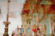 летняя дождевая акварелька-карамелька / отражение на мокрой дорожной плитке ( Невский проспект)