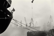 Туманное утро в порту. / Одесский порт. Утренний туман клочьями ползет по акватории порта... Работа продолжается...