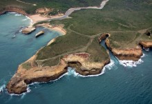 Шестой континент / Снимок сделан в марте 2011 года во время обзорного полёта над скалами &quot;12 Апостолов&quot;, которые находятся в к юго-западу от Мельбурна.