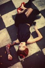 Red Queen / Модель: Марина Дмитриевская
Прическа, визаж: Алиса Штейн
Шляпку делала я :)

плёнка, Nikon f100, 50 mm