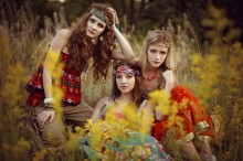 Hippy / photo: Boris Bushmin
make-up: Angelina Sokolova
style: Yuliya Didichenko
model: Irina Ponomareva, 
Alexandra Zvereva,
Alina Suslova