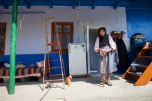 Мария Дмитриевна Караджа / Гагаузия, 2011
Эта женщина 15 лет ухаживала за своим больным лежачим мужем. Ей 88.