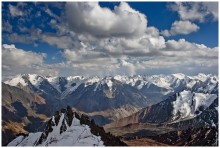 Горное царство / Вершина пика Комсомол 4380 м. Вид на ущелье Левый Талгар :) Казахстан, Алма-Ата