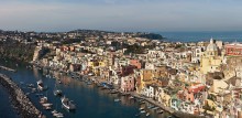 ОСТРОВ  ПРОЧИДА / Прочида (итал. Procida) — остров в Тирренском море (часть Средиземного моря), входит в состав итальянской провинции Неаполь в регионе Кампания южной Италии. Является одним из трёх главных островов в Неаполитанском заливе, наряду с Капри и Искья.