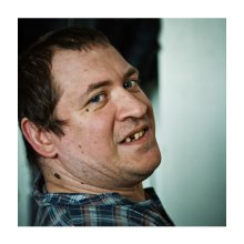 Эдик / О себе рассказывать не любит. Говорит, что жизнь была не интересная. В детстве находился в детском доме в Новинках.Там делали разные поделки и было весело. Было много друзей. Когда был маленьким, мама иногда забирала домой на лето, тогда все вместе ездили в деревню. Если бы умел ходить, то обязательно бы поехал туда жить, потому что там спокойно и людей мало.
После того как вырос перевели во взрослый интернат. Мама часто приходит, но уже не может забрать - тяжело.
Любимое занятие теперь - просмотр сериалов. Больше всего любит боевики.
На улицу не ходит. Последний раз был там около 4 лет назад. Как выяснилось по вине неродивых волонтеров - не хочет быть кому-то обязанным.
Если бы мог ходить, то стал бы грузчиком, ну или водителем, потому что это работа для настоящих мужчин.
Краткая биография: Яна Шереметьева
Фотограф: Денис Шереметьев
Место съемки: Минск. Дражня. Психоневрологический интернат.