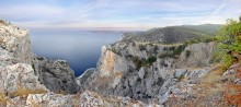 утро в Затерянном мире / вид сверху, до моря вниз 557м,
мыс Айя, Крым