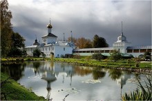 Монастырский пруд / В Толгском монастыре в Ярославле...