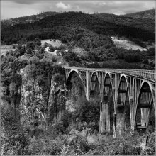 На другую сторону... / Черногория, Мост Джурджевича через реку Тару недалеко от Жабляка
