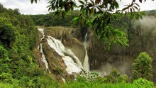 Водопад Бэррон / Снимок водопада Бэррон (Barron Falls) сделан в конце марта 2011 года по пути следования на поезде из Кэрнса в деревню Куранда