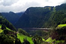 Дорога в Альпы / фотография сделана в Альпах....Италия... с автобуса через стекло ...на ходу....через 10 мин мы проезжали по той дороге....