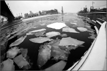 Поплыву по воде среди белого льда / Ледоход на Москве-реке