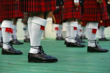 Шотландские мужчины настолько суровы.. / На выступлении шотландского военного оркестра.