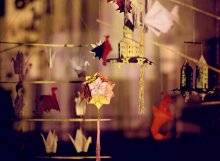 Там, где рождаются Сказки... / Сегодня вечером в кафе "Лондон" обновляется атмосфера - выставкой образов из бумаги - оригами. Всех желающих посмотреть на материлизовавшуюся фантазию милости просим.
