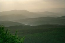 Рассветный вид с плато Мангупа. Крым, 2007. / освещение естественное