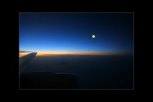 МЕЖДУ  НЕБОМ  И  ЗЕМЛЁЙ... / Ночная съёмка через иллюминатор во время полёта. (тайком от бортпроводников)