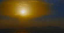 Поднялось солнце над Тираном / Восход солнца над островом Тиран. 4 часа 47 минут до полудня.