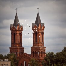 перед грозой / Фотографировал из окна Родного дома. 
&quot;Дом быта&quot; &quot;спецом&quot; не убирал - как есть так есть:)