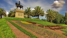 Всегда на коне / Памятник первому генерал-губернатору Австралии Джону Хоулу (с 1901 по 1903 г.г.), а также в его лице губернатору штата Виктория (с 1889 по 1895 г.г.) Снимок сделан в марте 2011 года в Мельбурне.