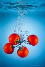 cherry tomato / предметы в воде