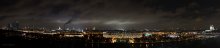 Панорама Москвы (ночная:) / Ночная панорама Москвы, склеена из 11 вертикальных фотографий.
Ограничение в 1200 пикселей по ширине :(
