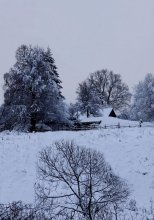 Домик в деревне / смеркалось в пасмурный день