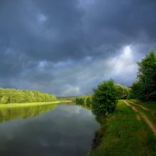 Вилия предгрозовая / Два ряда вертикальных кадров