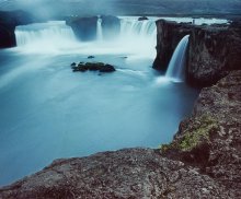 &nbsp; / полночь в июле в Исландии самое лучшее время для съёмок, туристов нет, только пару фотографов могут попасть в кадр.