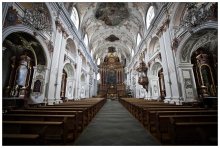 Церковь иезуитов. / Эта церковь с богатым внутренним убранством построена в середине 17 века и считается в Швейцарии самой старой церковью в стиле барокко. Церковь иезуитов. Удивительная по красоте, воздушная, наполненная светом церковь.