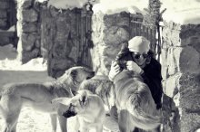 преданность) / собаки в монастыре очень любят людей