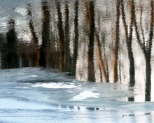 мечты о весне / отражение в замерзающей реке