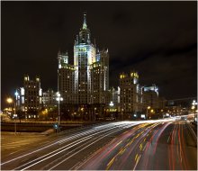 Про статику и динамику / Мосвка, высотка на Котельнической набережной. Панорама из 3-х вертикальных кадров.