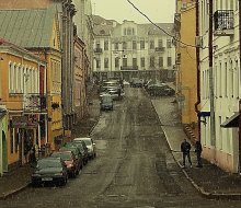 Городской вид в непогодный день / Добрые граждане гор. Минска присматриваются к подозрительному типу с фотоаппаратом