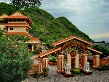 На страже отдыха / Снимок сделан в июне 2009 года на острове Катба в бухте Халонг (Вьетнам)