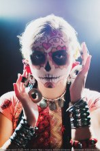 Sugar Skull watches you / Sugar Skull (Сахарный череп) - аттрибут мексиканского праздника Día de Muertos. 
Визаж: Яра
Модель: Татьяна Котлярова
Фотограф: Алена Морева